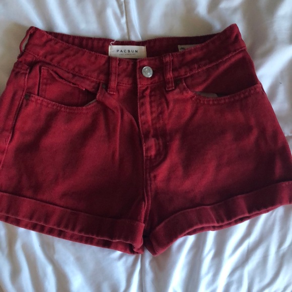 red mom shorts